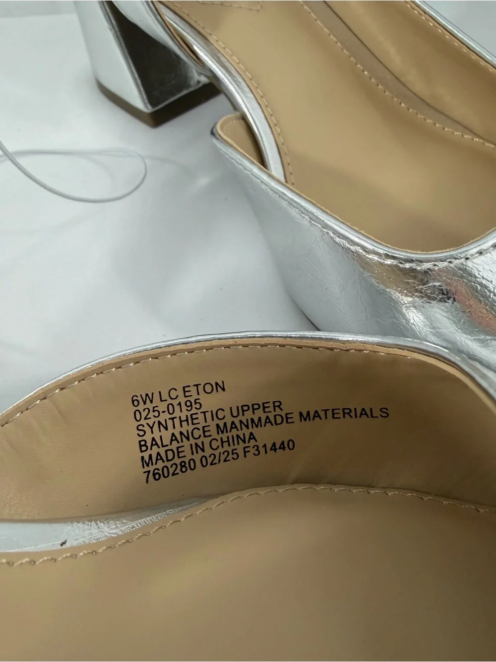 NWT Liz Claiborne Women’s Size 6W Metallic Silver Pointed Slingback Block Heels